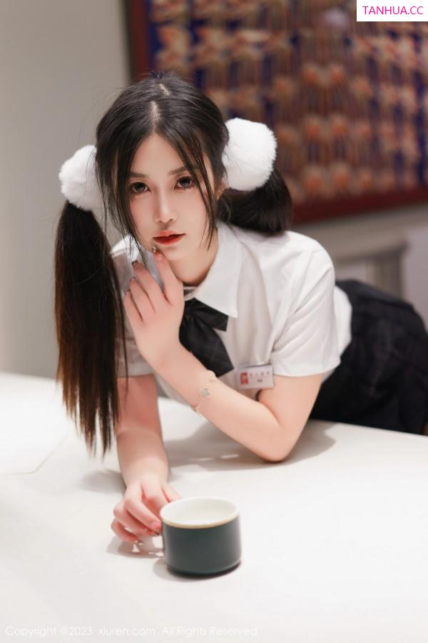 laura阿姣  [XiuRen]高清写真图 2023.03.10 No.6397 laura阿姣 短裙美臀第4张图片